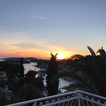 Apartment In Maslinica 70M From The Sea מראה חיצוני תמונה