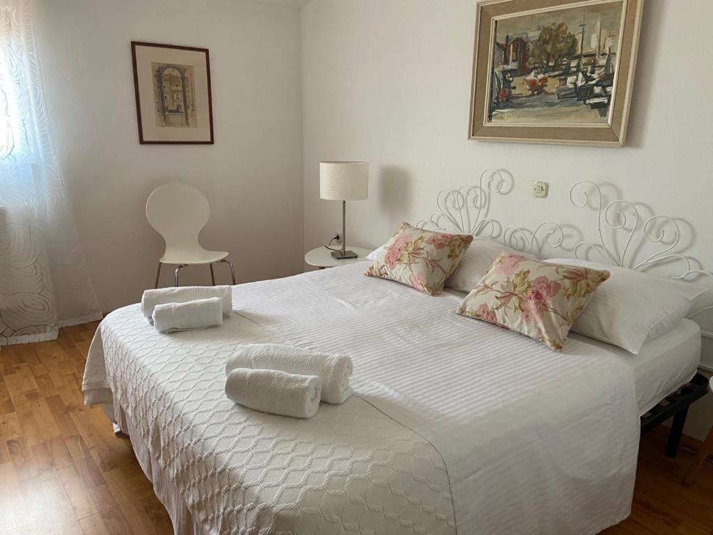 Apartment In Maslinica 70M From The Sea מראה חיצוני תמונה