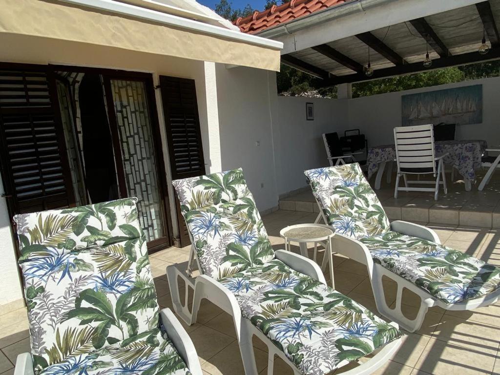 Apartment In Maslinica 70M From The Sea מראה חיצוני תמונה