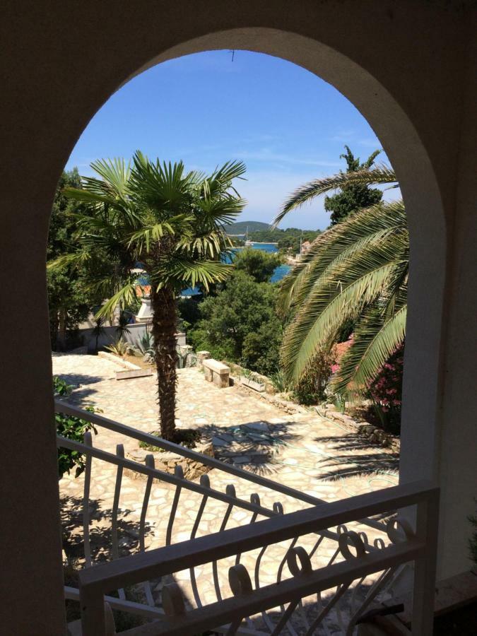 Apartment In Maslinica 70M From The Sea מראה חיצוני תמונה