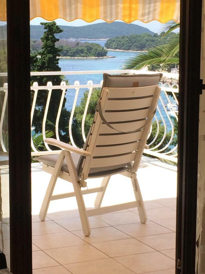 Apartment In Maslinica 70M From The Sea מראה חיצוני תמונה