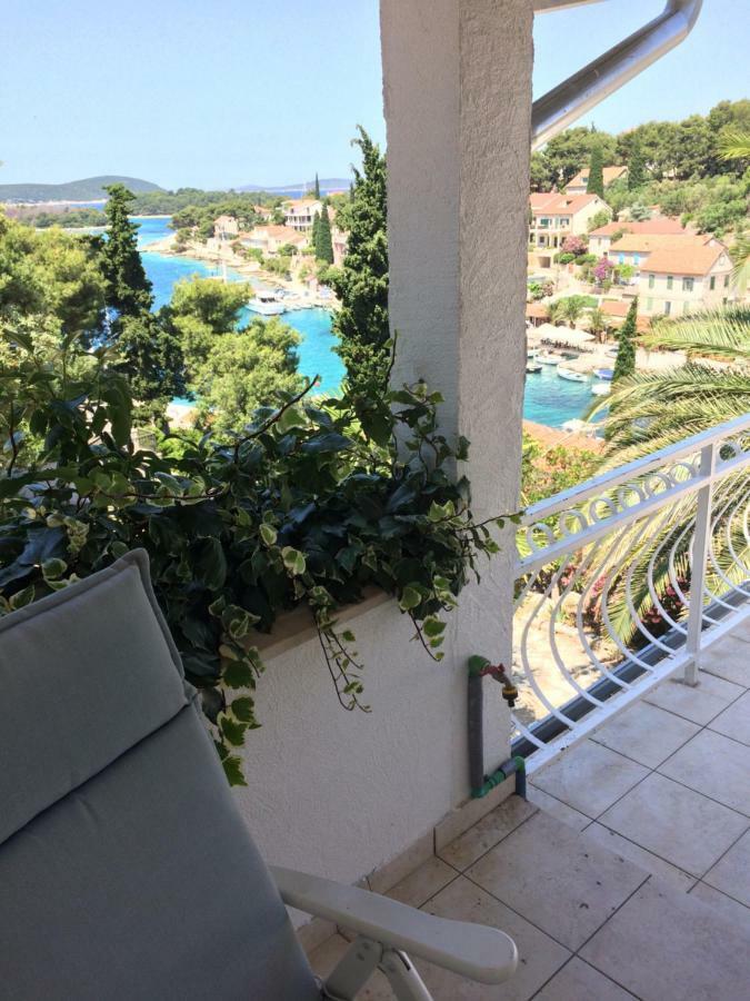 Apartment In Maslinica 70M From The Sea מראה חיצוני תמונה