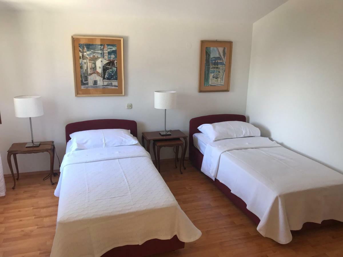 Apartment In Maslinica 70M From The Sea מראה חיצוני תמונה