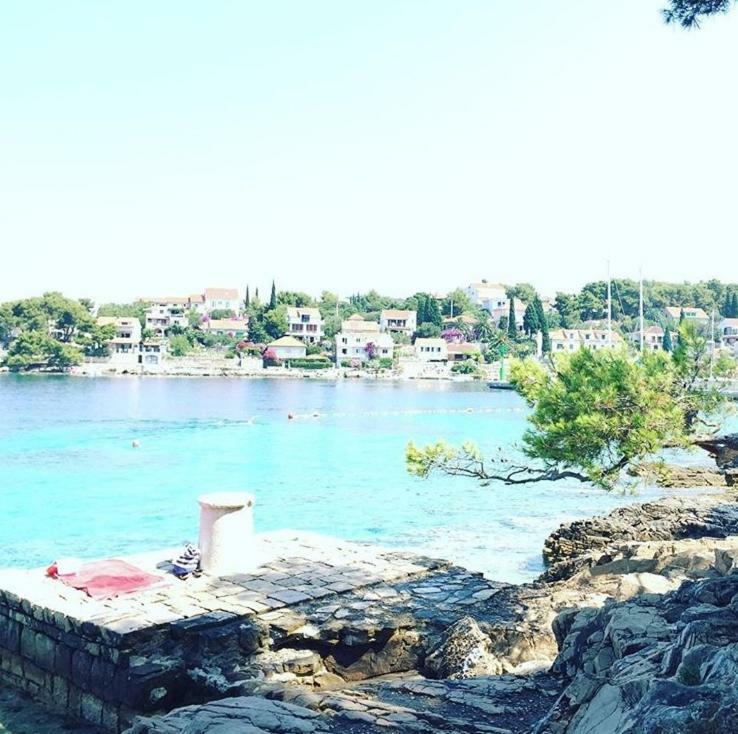 Apartment In Maslinica 70M From The Sea מראה חיצוני תמונה