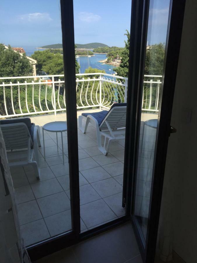 Apartment In Maslinica 70M From The Sea מראה חיצוני תמונה