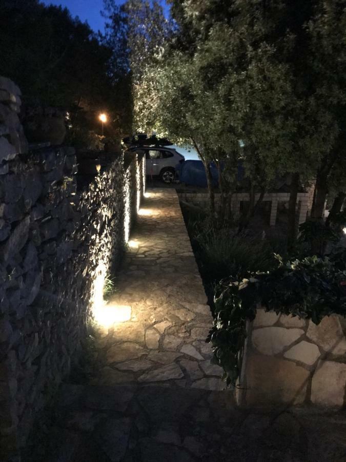 Apartment In Maslinica 70M From The Sea מראה חיצוני תמונה